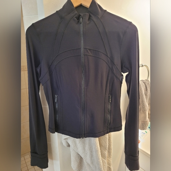 Lululemon "Define" cropped jacket - Picture 4 of 4